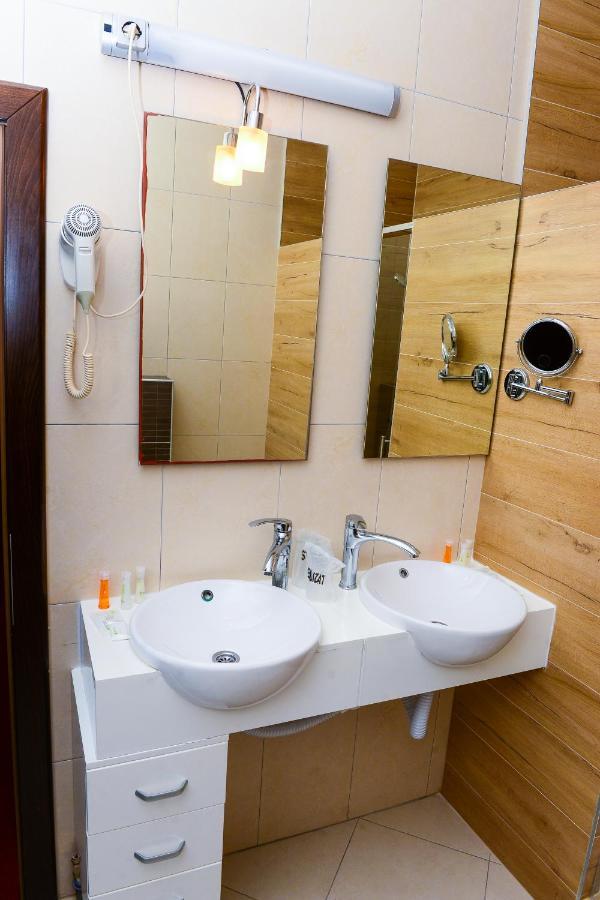 Hotel Atlas Ugljevik Kültér fotó
